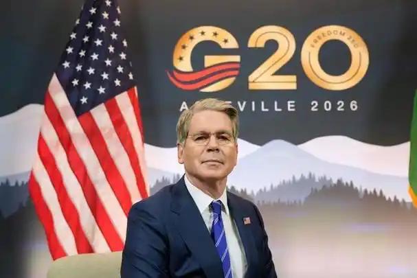 美财政与货币政策双向对冲，G20欧美施压人民币难奏效。近期全球债市收益率普遍上行