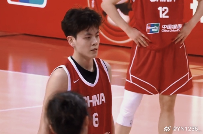杨舒予杨舒予中国女篮热身赛中国女篮 20260306小羊比赛自截图集，绝美的下颚