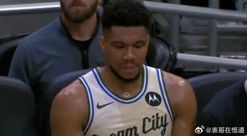 走吧字母哥！别再被一人一城绑架了！这是发生在今天雄鹿对阵森林狼的比赛第四节，字母