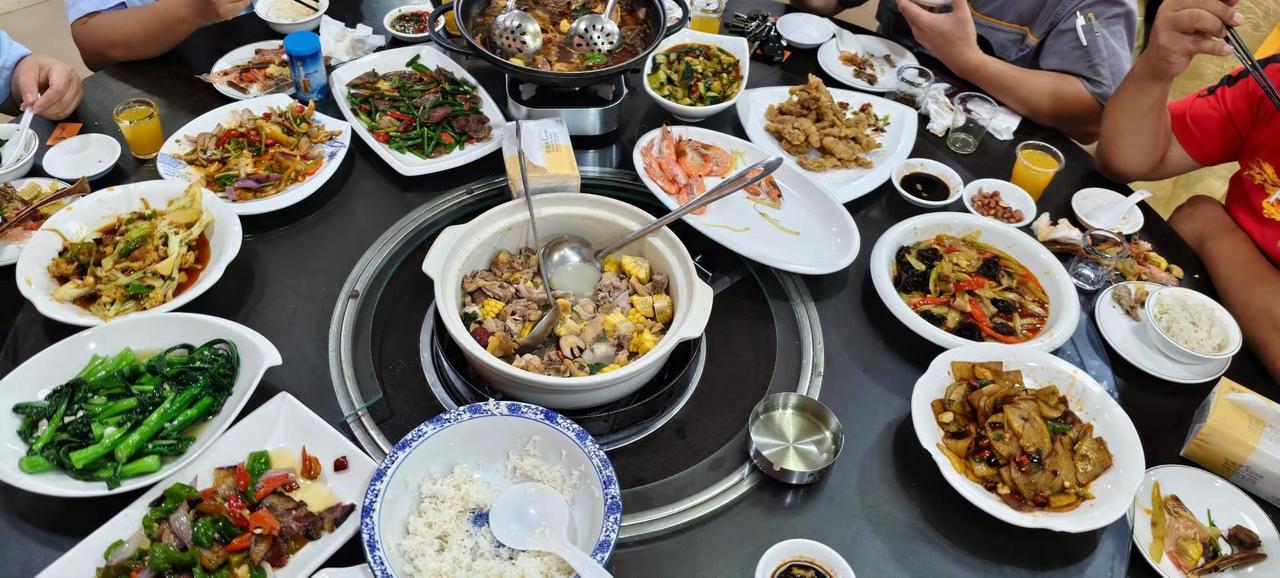 中秋团建聚餐，感恩公司❤️。中秋节祝福语 中秋聚餐 团队团圆