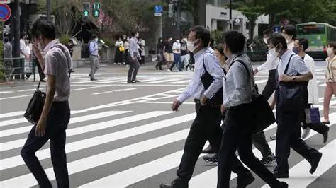 日本在“失去的30年”经济低迷下，为何能维持98%以上的就业率？
日本从上世纪九