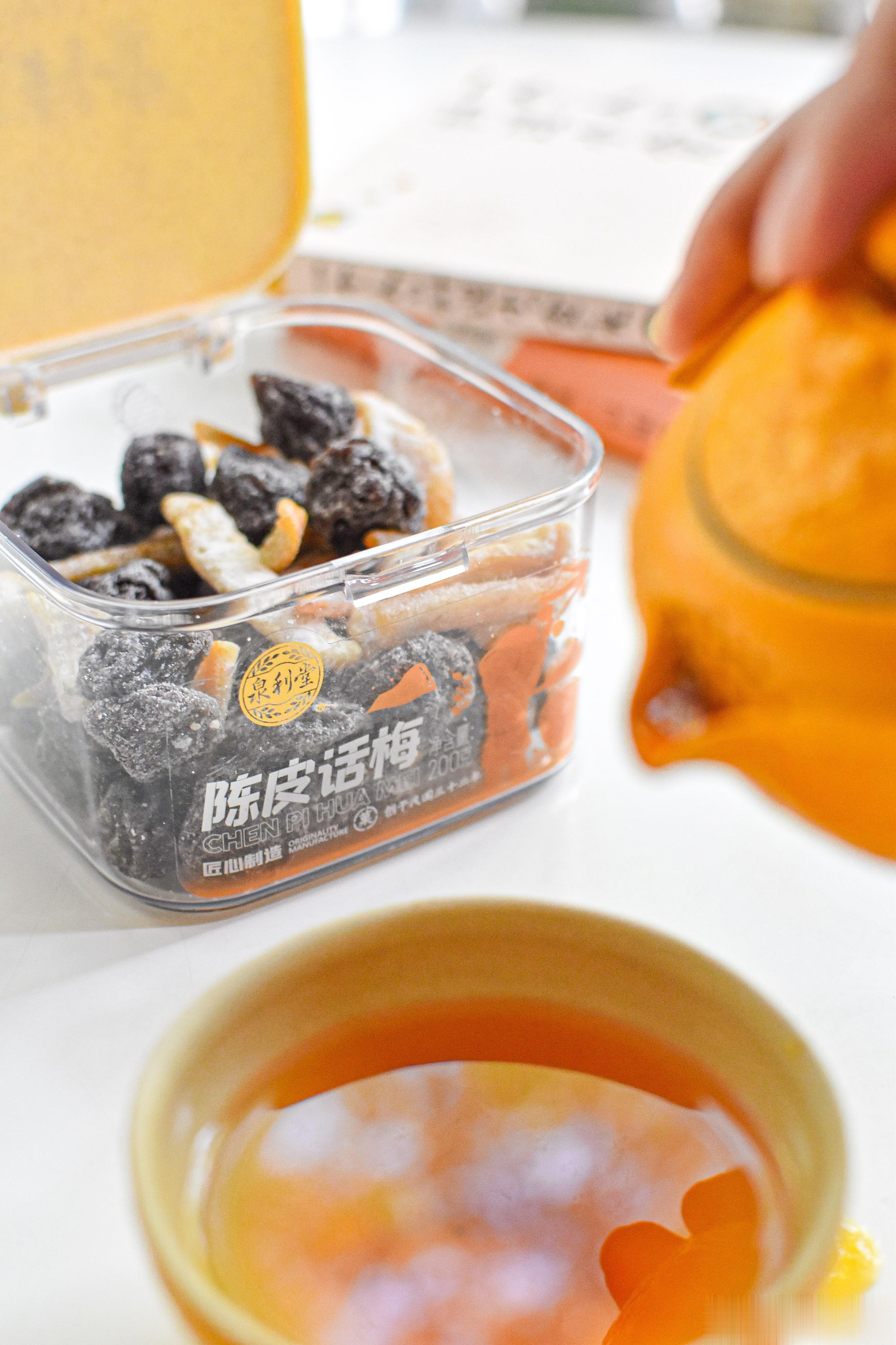 这～么冷的#冬至怎么过# 还是让我们宅在家里～开暖气喝茶吃零食吧！等着热气腾腾的