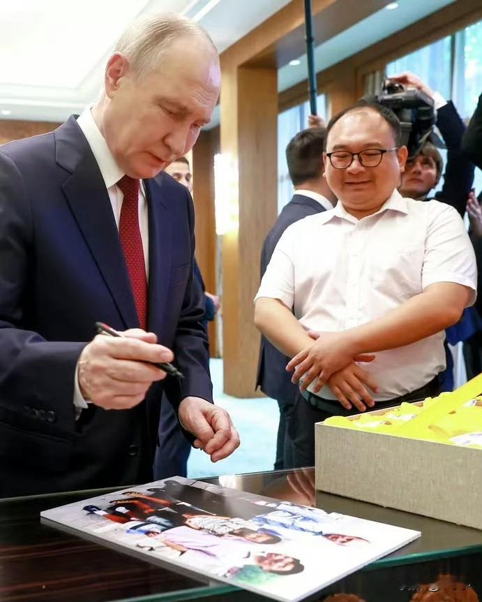 时隔26年，再相见，不容易。
26年前，他（澎湃）还是祖国的花朵，社会主义接班人