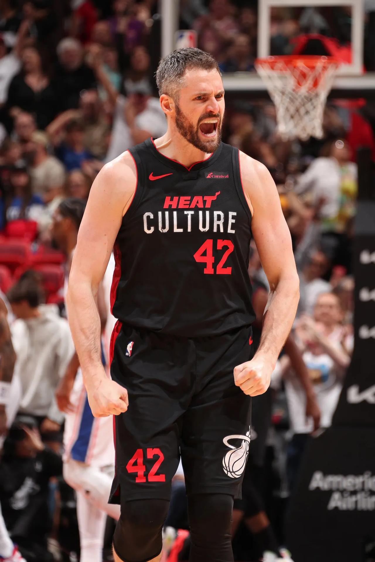 NBA交易市场更新：
乐福将与热火签下一份两年超过800万美元的合同，继续为热火