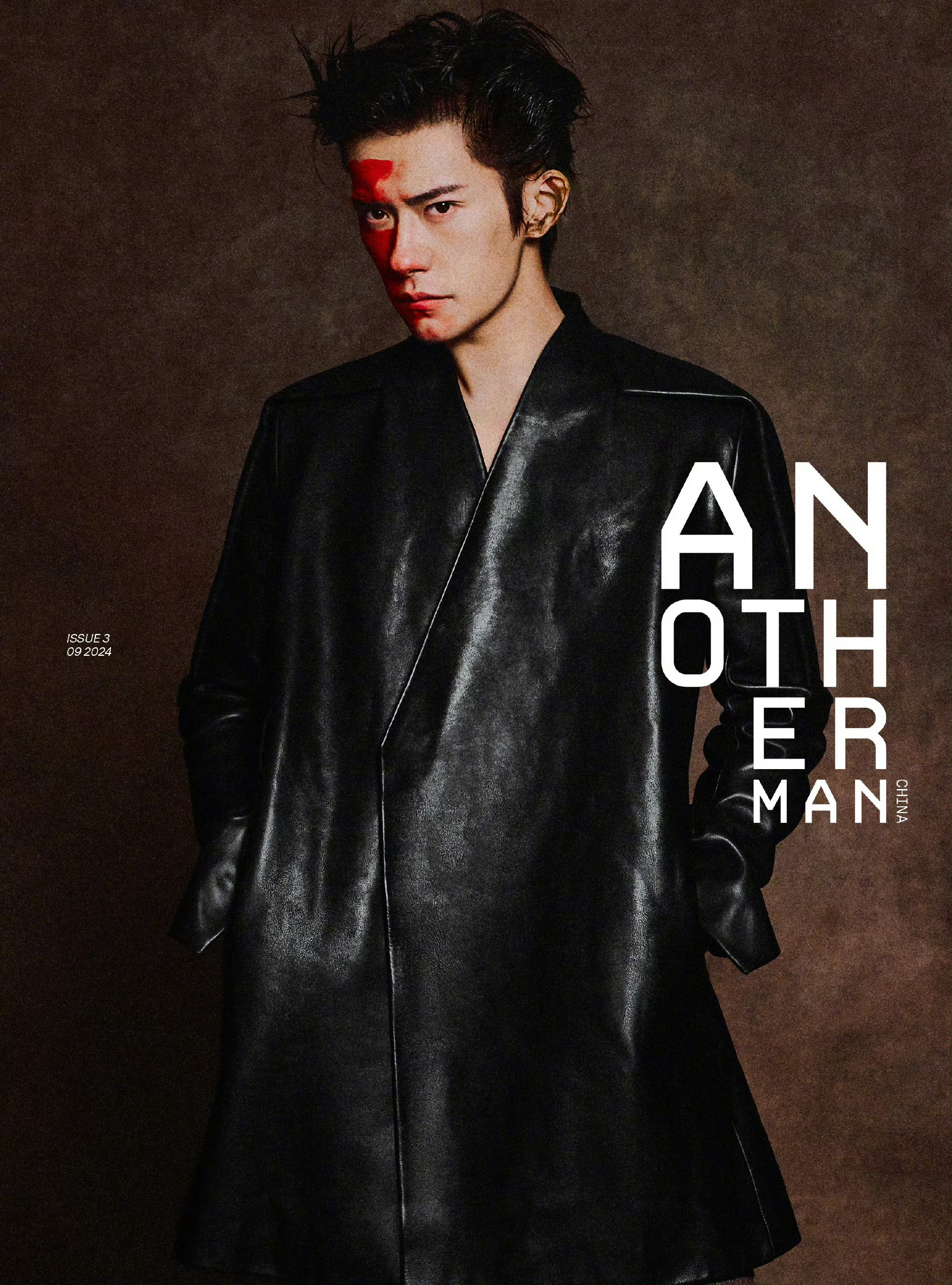 #易烊千玺油料妆容# 易烊千玺《Another Man》九月刊封面大片里，这张油