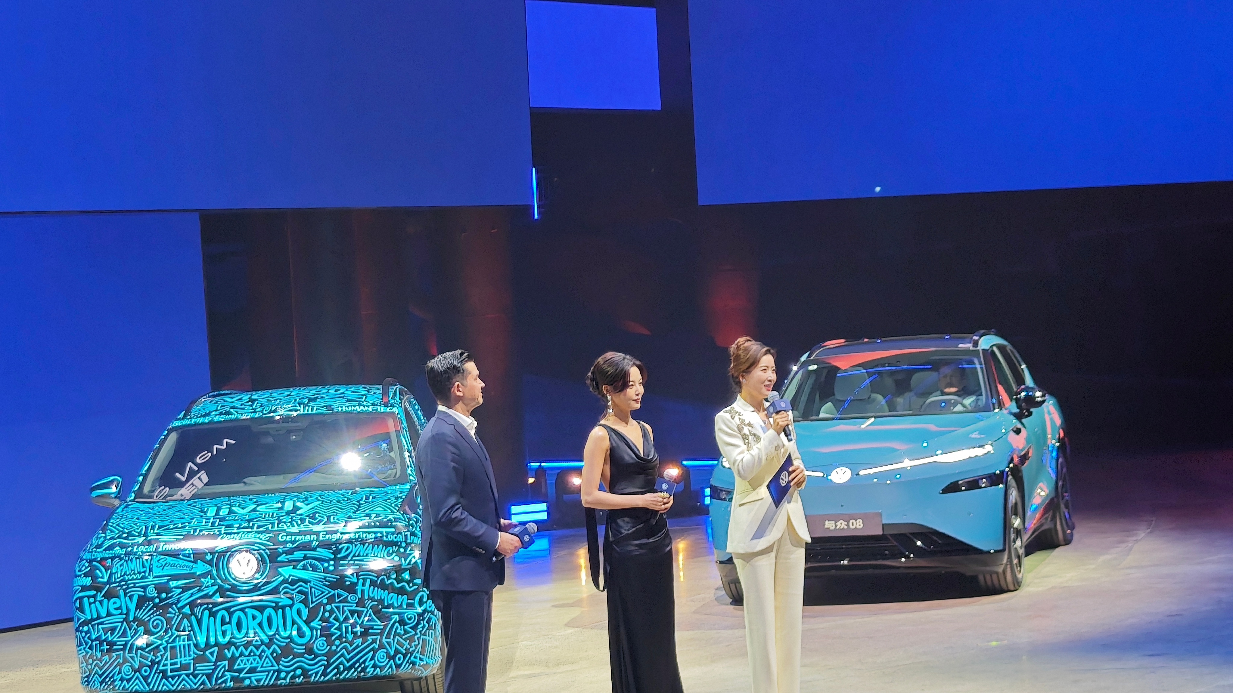 辛芷蕾官宣成为大众品牌新的代言人，今天晚上这套优雅端庄的气质还挺配大众品牌的调性