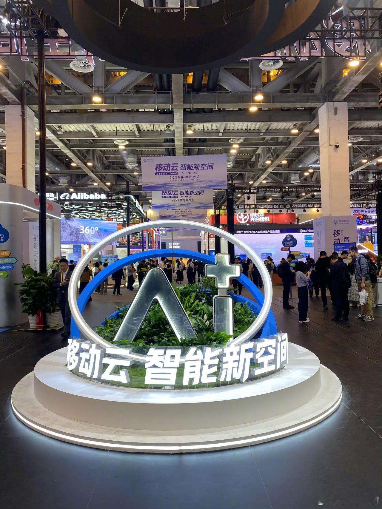 移动云智能新空间，感受科技带来的超酷体验！它就像一个万能的魔法盒子，能满足各种需