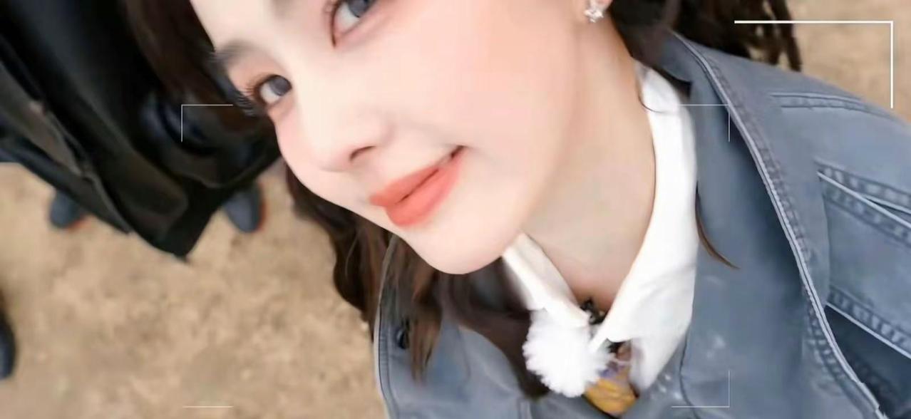 白鹿可她的笑真的好甜这该死的甜美可她的笑真的好甜 61快乐