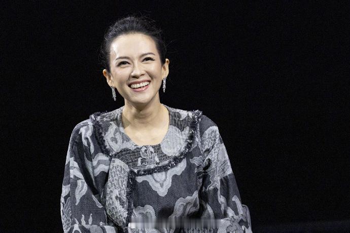李安是枝裕和章子怡合照李安章子怡是枝裕和合影 当李安在奥斯卡博物馆紧紧拥抱章子怡