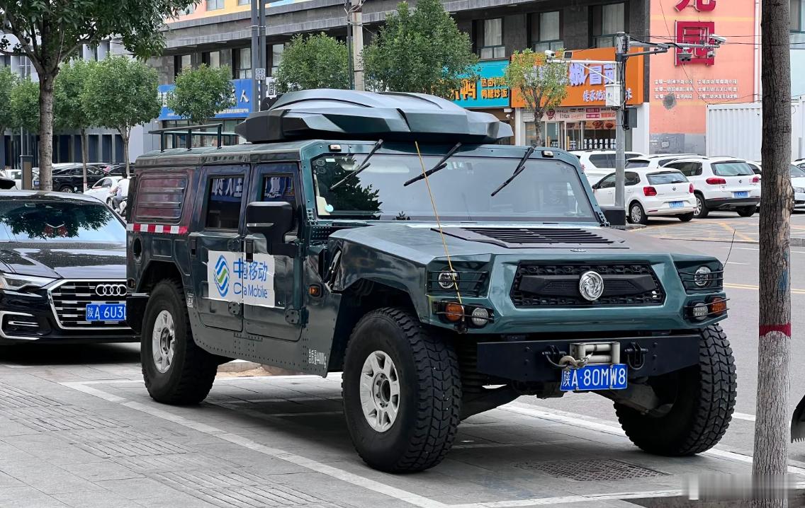 基于二代猛士底盘的4吨级别小型应急通信基站车，重庆迪马改装，型号为东风YM1。设