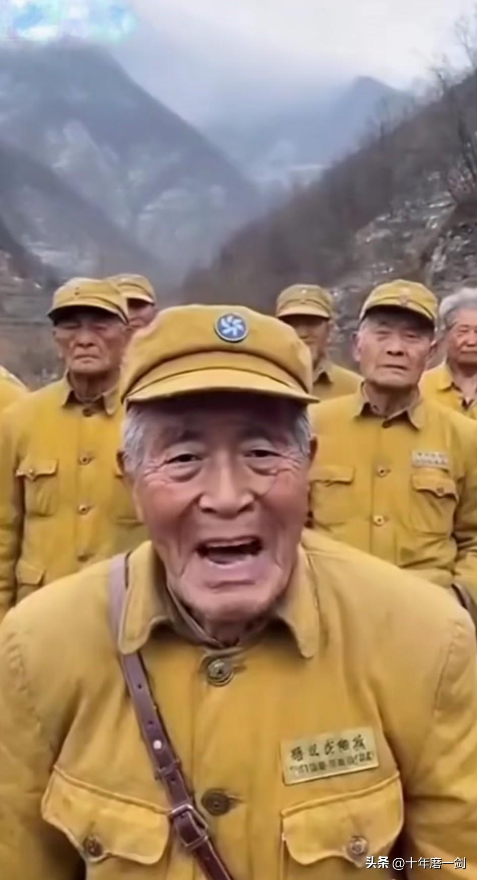 一群老人，也是老军人，他们在台湾，望着大陆的方向，说道：在大陆的兄弟，不要说我们