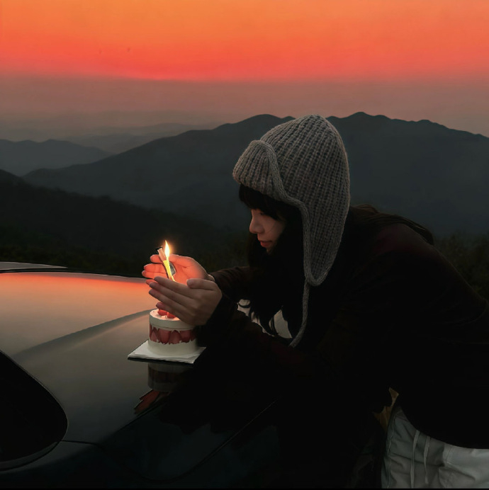 会不会有这样一种爱情，即使毫无希望，一个人也可以将它长久地保持在心中；即使生活每