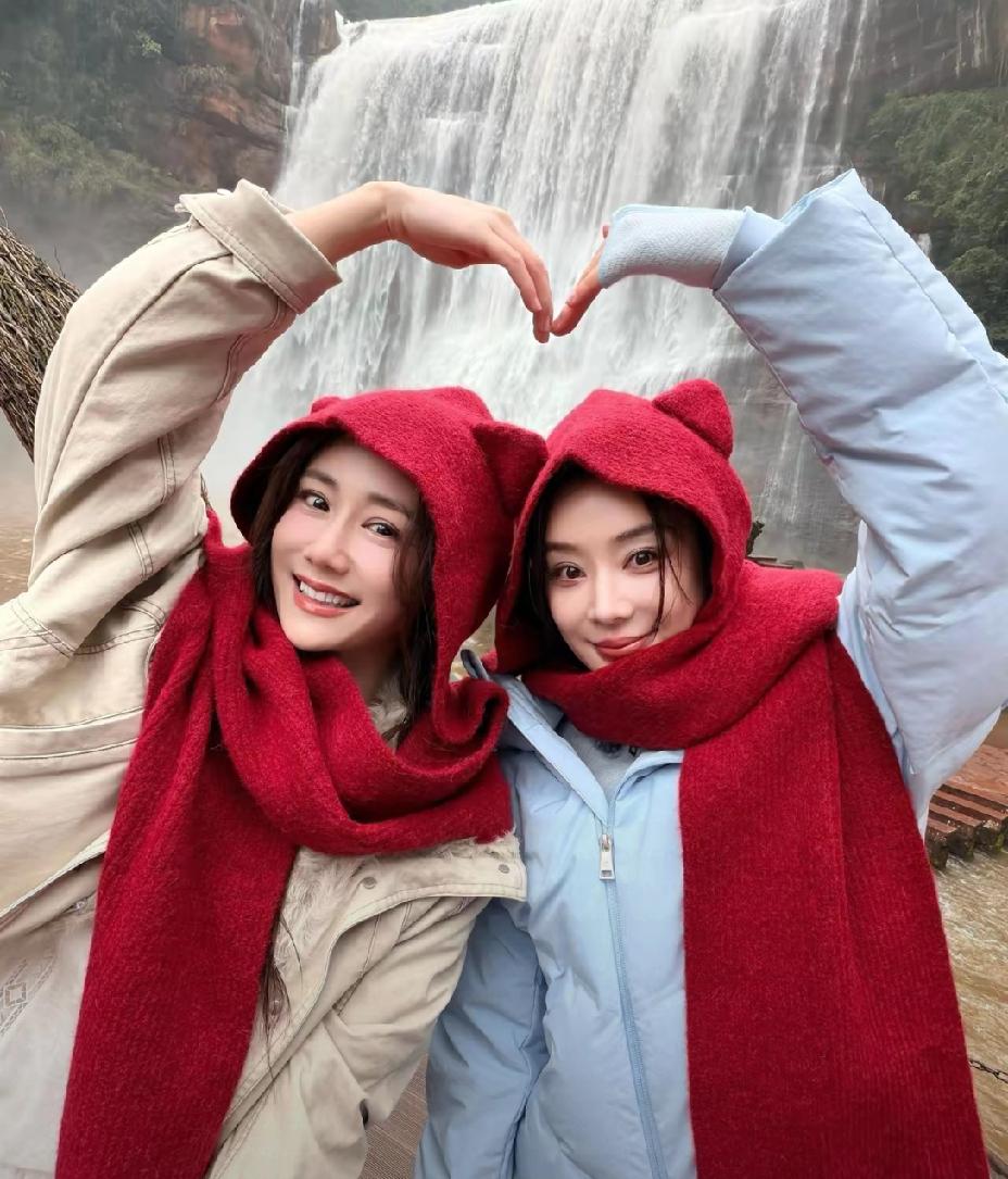 刘芸两个姐妹花真漂亮。