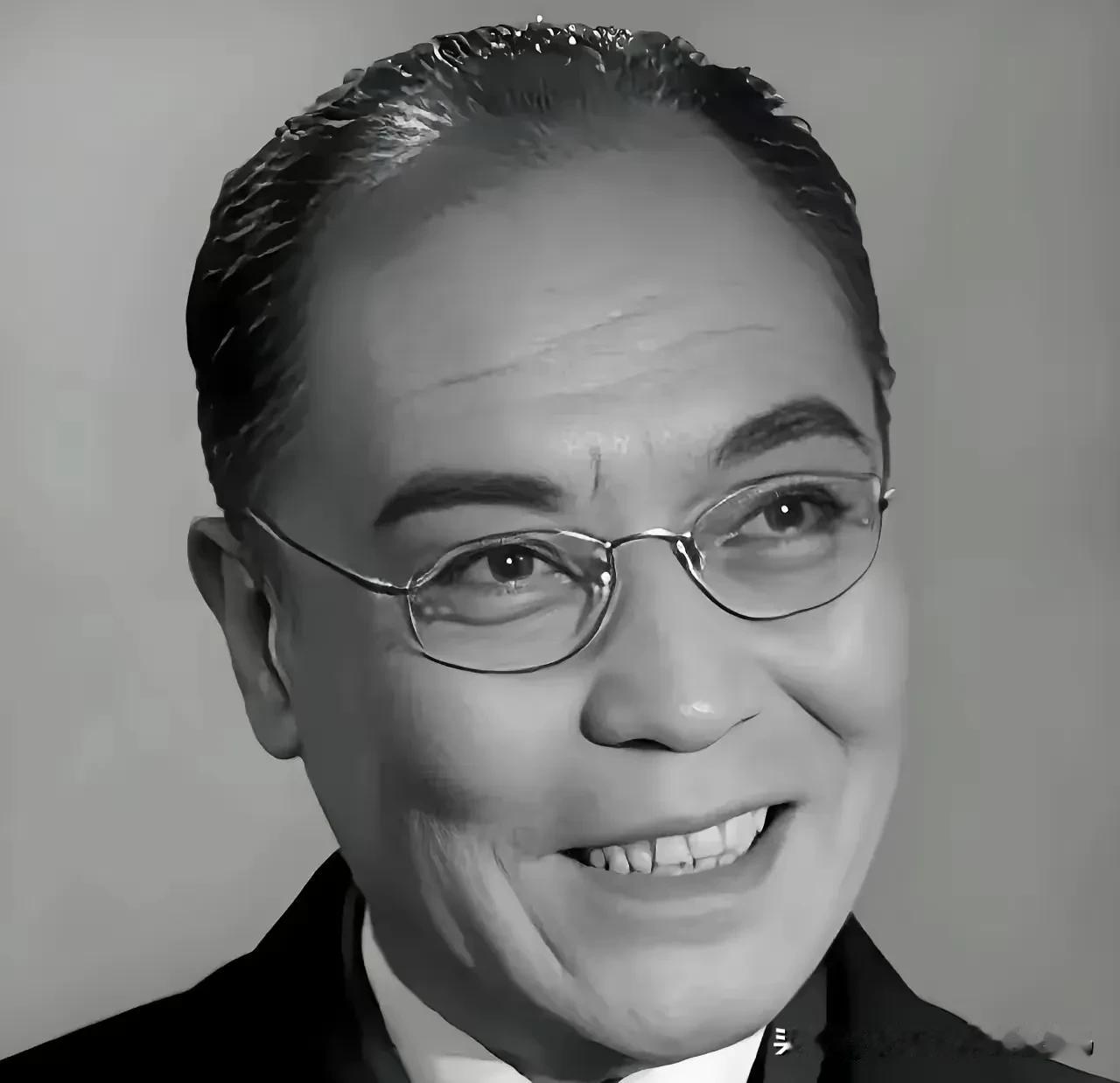 烟馆里的"怪老板"：一双手暴露的军人底色
 
1950年，张仲年在买烟时，发现烟