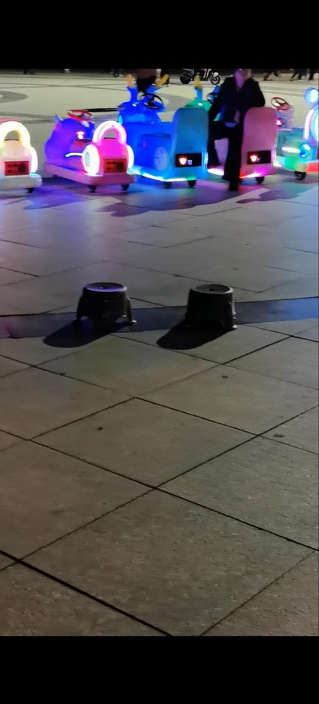 我觉得每一个准备创业的普通人都应该去公园或者广场上看看那些小孩玩的项目。这些项目