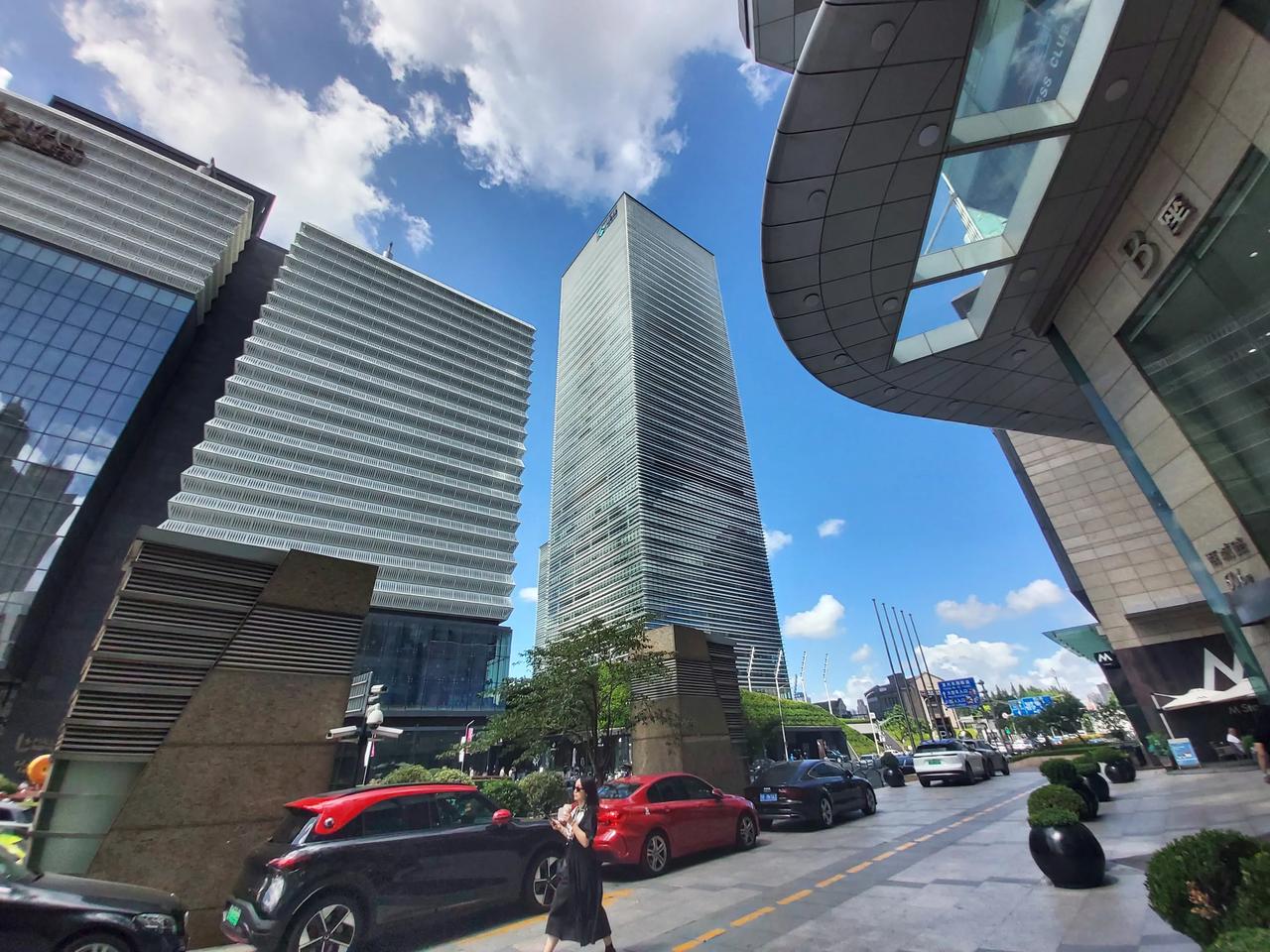 7月23日，我特地去儿子上班的上海浦东新区，现场了解了儿子的工作环境。因为儿子所