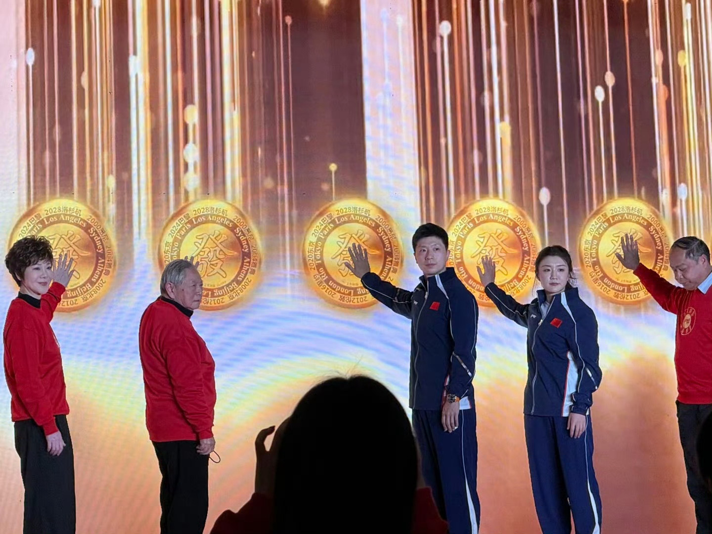 纯金的“美梦成金”的金章来了图四的海报原来是这样的 高清版的宝宝更好看了