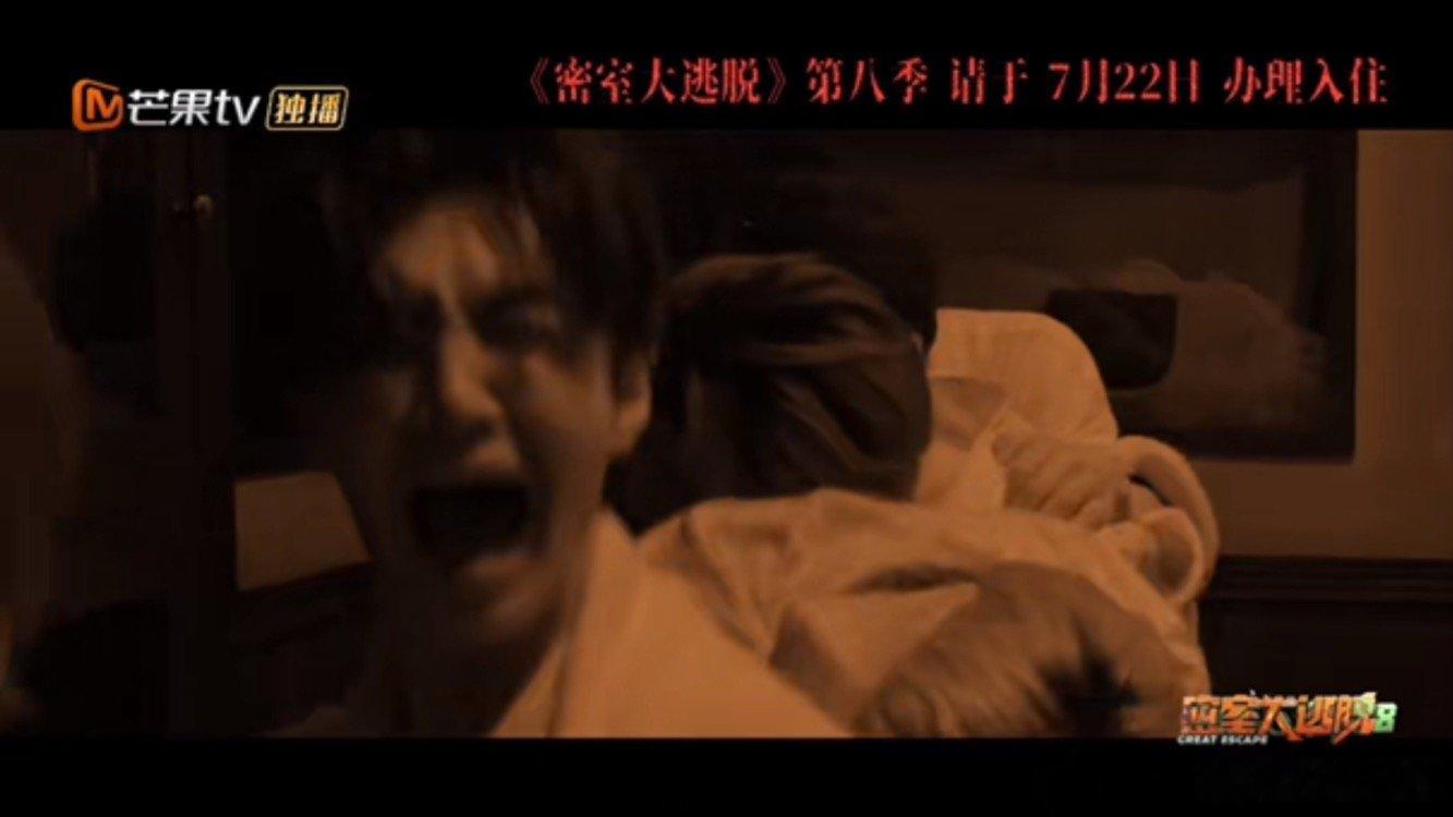 周笔畅和她背后五个男人天塌下来有165的周笔畅顶着密逃8的趣味名场面，周笔畅化身