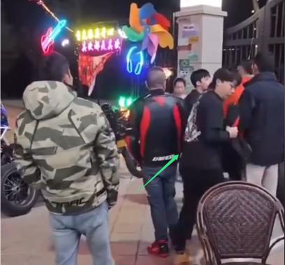 曹某某，英勇救人的背后，是社会的冷漠。他一个人站出来，对抗持刀的恶徒，结果却因无