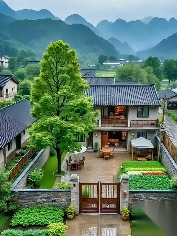 姑丈在城建局干了12年

偷偷告诉我个秘密

老家房子别放垮！他说农村宅基地确权