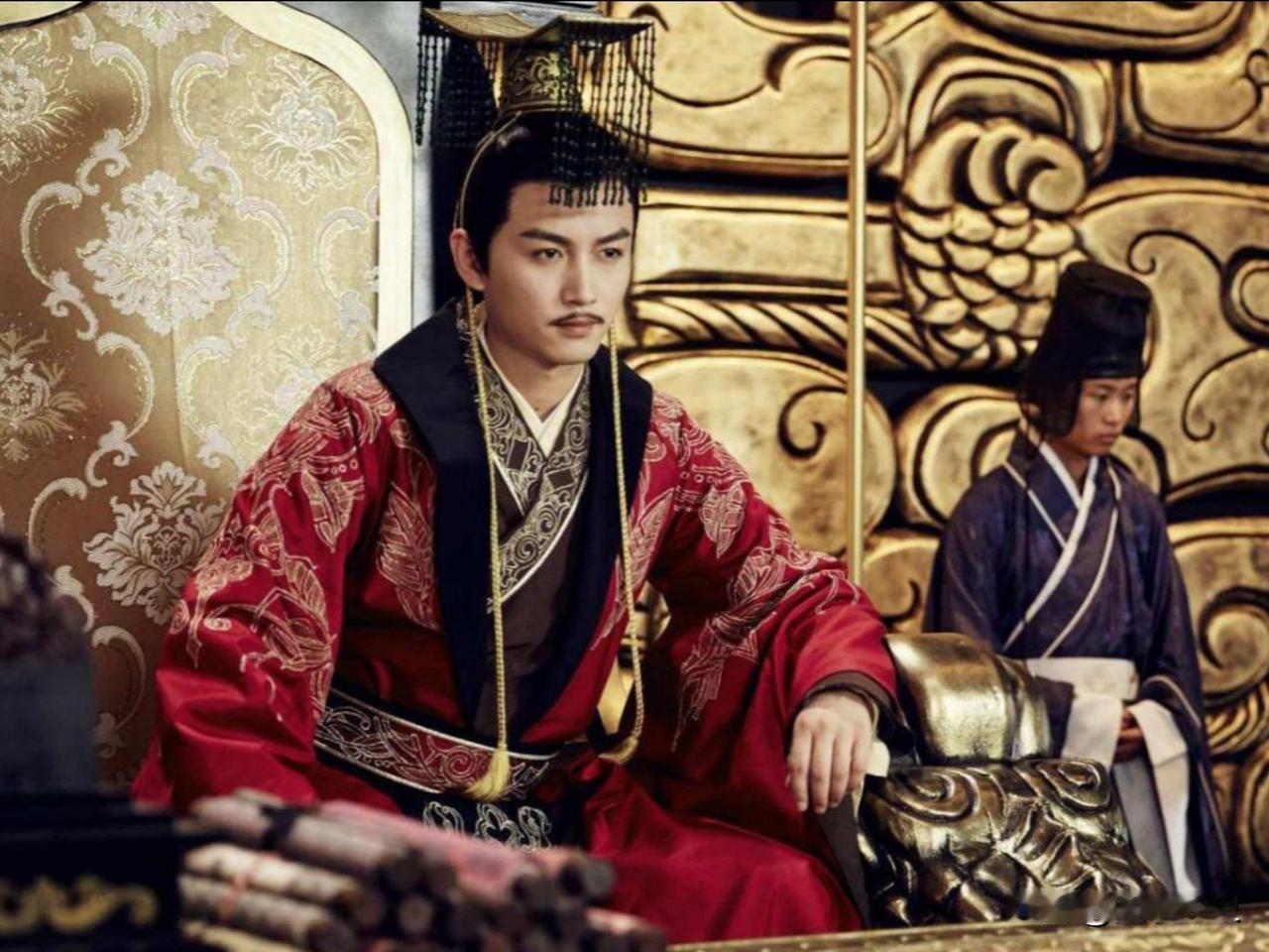 隋文帝杨坚这个皇帝，怎么看都让人觉得有点拧巴。

你说他是明君吧，他干的好些事儿