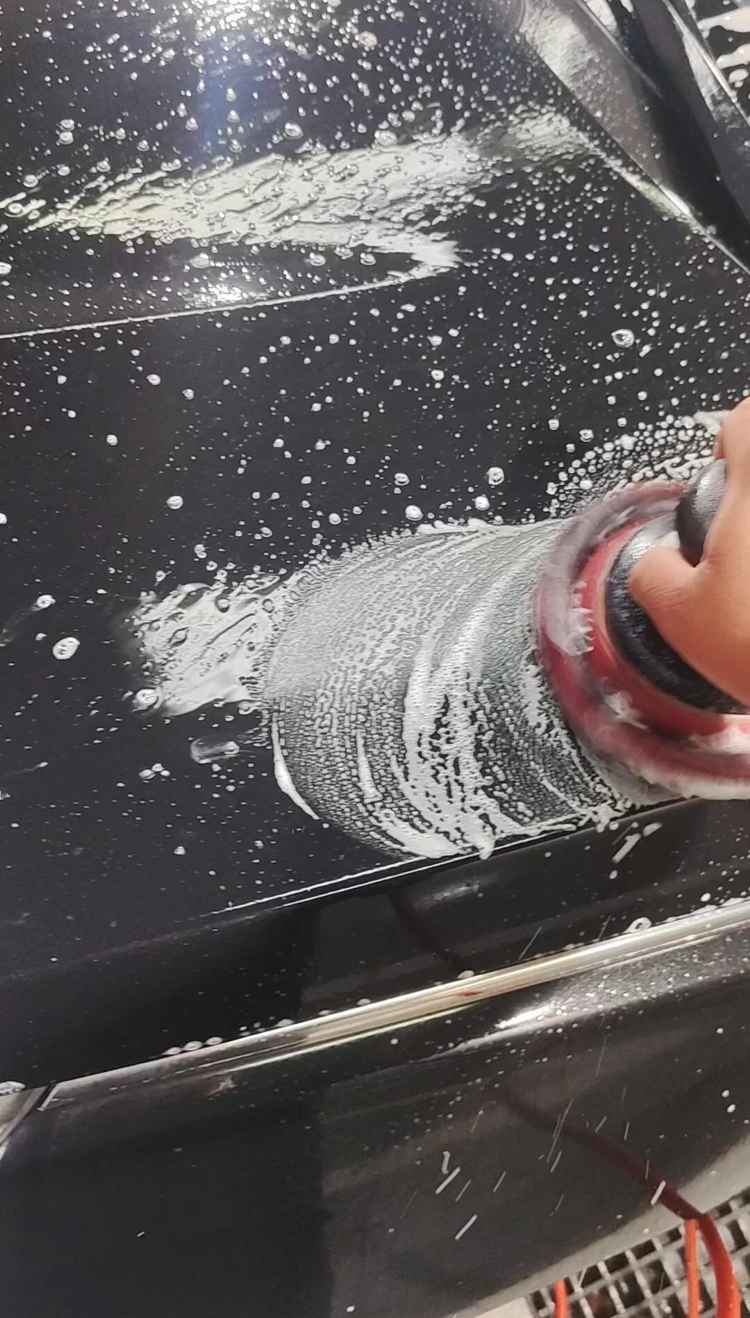 ✨在我看来，新车镀晶、封釉尴尬的点，不是没效果，是性价比低。新车漆面状态本来就不