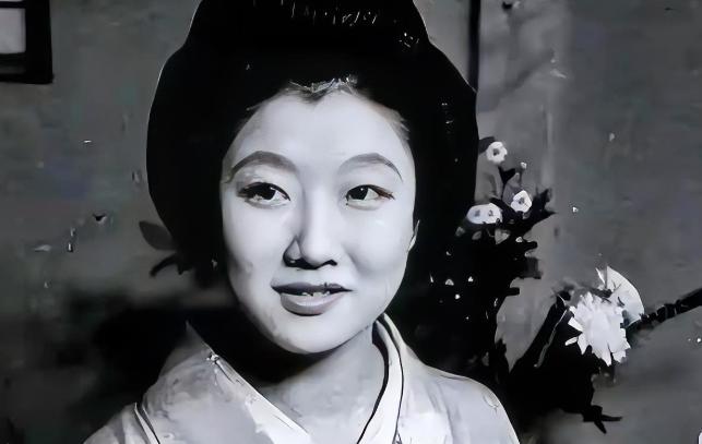 中国连长不忍杀害日本女俘虏，将其带回家乡隐姓埋名成婚，相守三十二年后，才知晓妻子