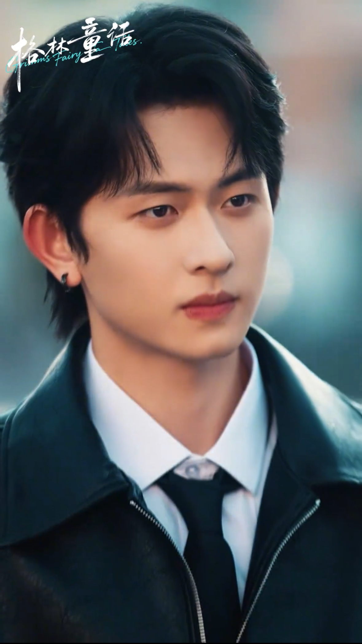 有点强迫症 要是添添这个发尾、鬓角再修剪得清爽利落些  造型就完美了 毕竟咱富家