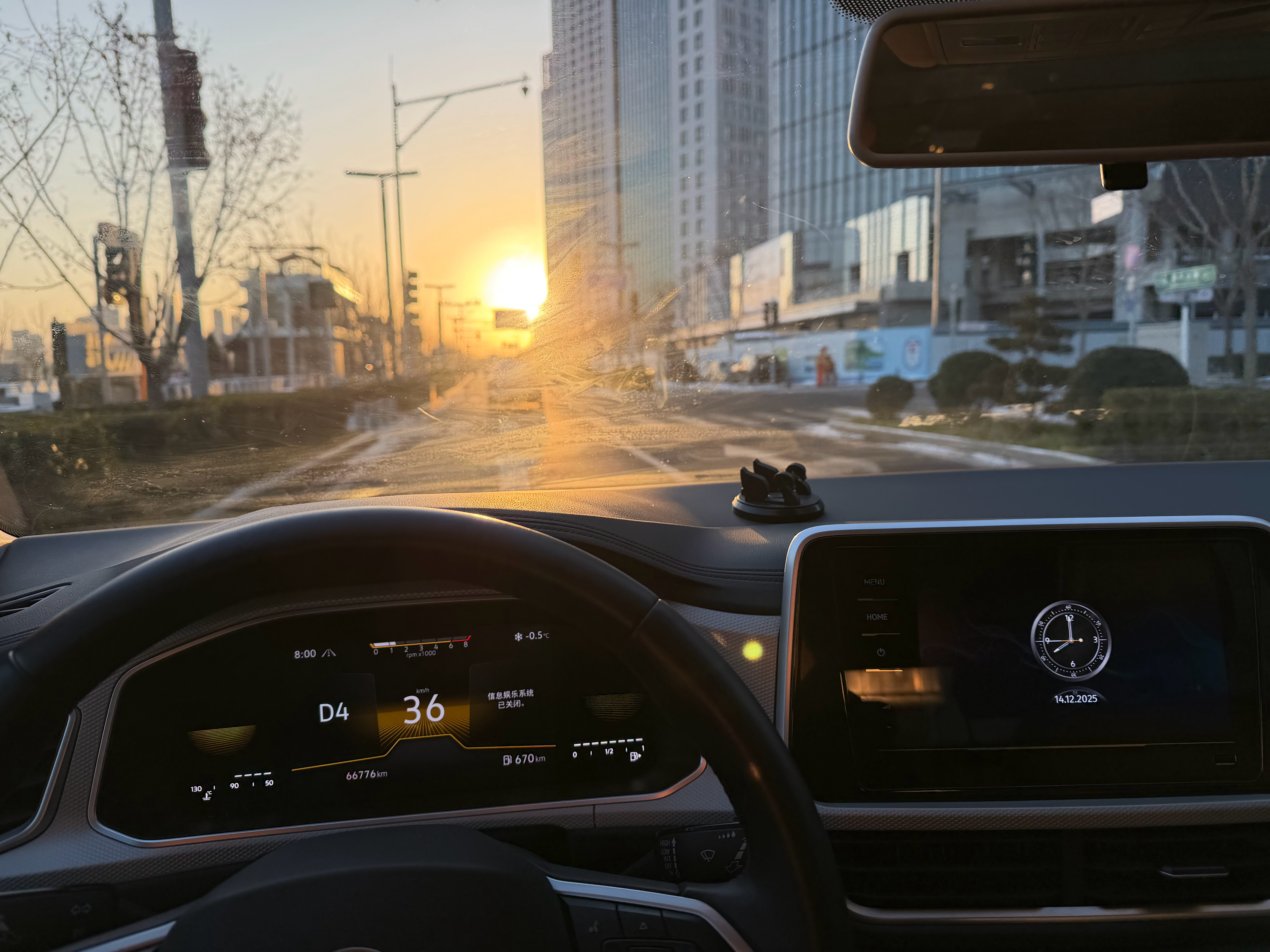 大家早呀！今天阳光真好～雪后空气也不错～ 