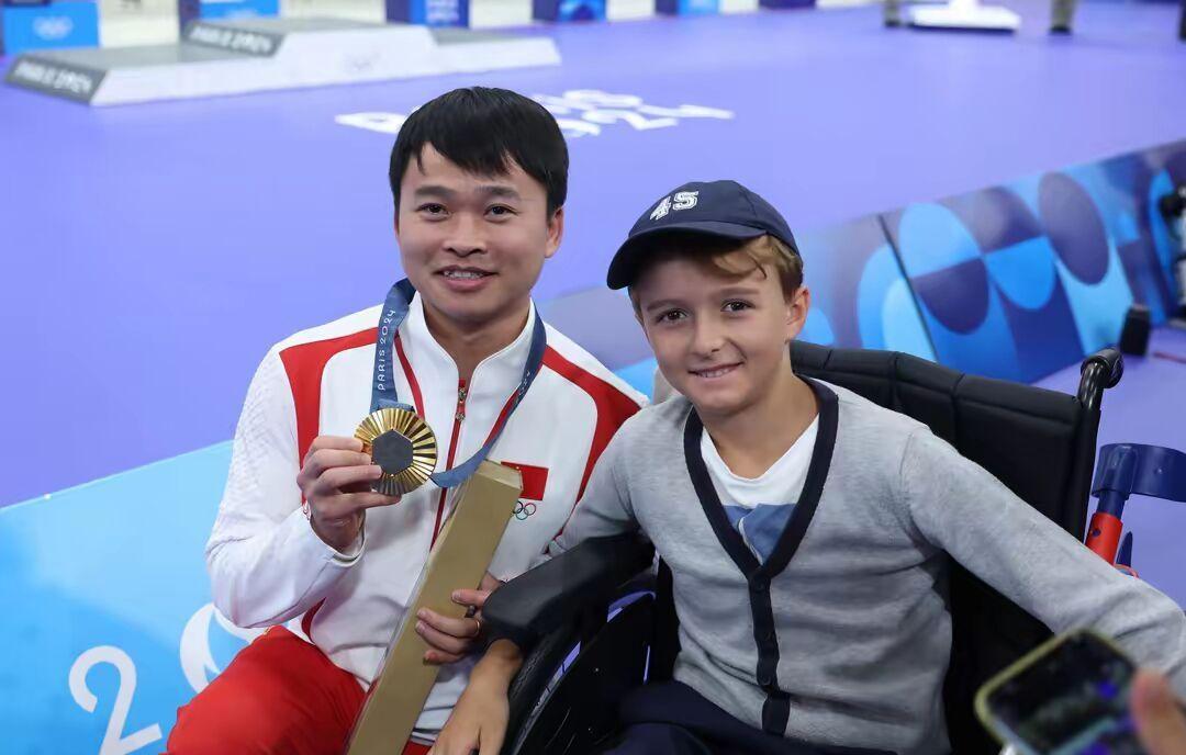 听说了吗？巴黎奥运会游泳赛场上演了一场惊心动魄的较量！咱们中国选手覃海洋简直就是