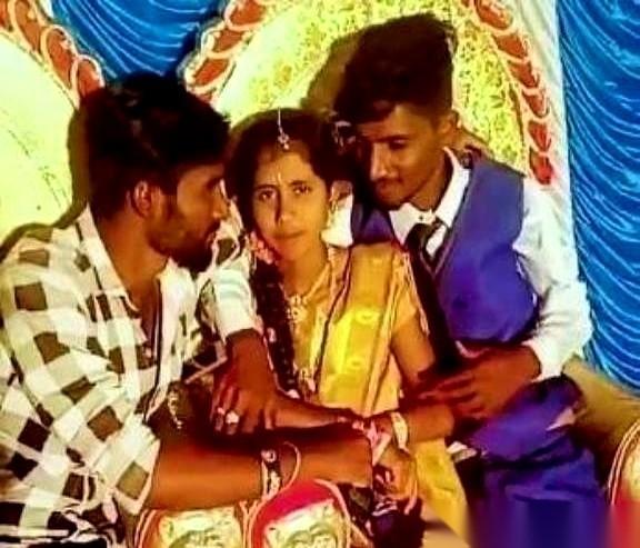 在印度的一些偏远山区，一个女人要嫁给一家五个兄弟。
 
这不是神话史诗里的桥段，