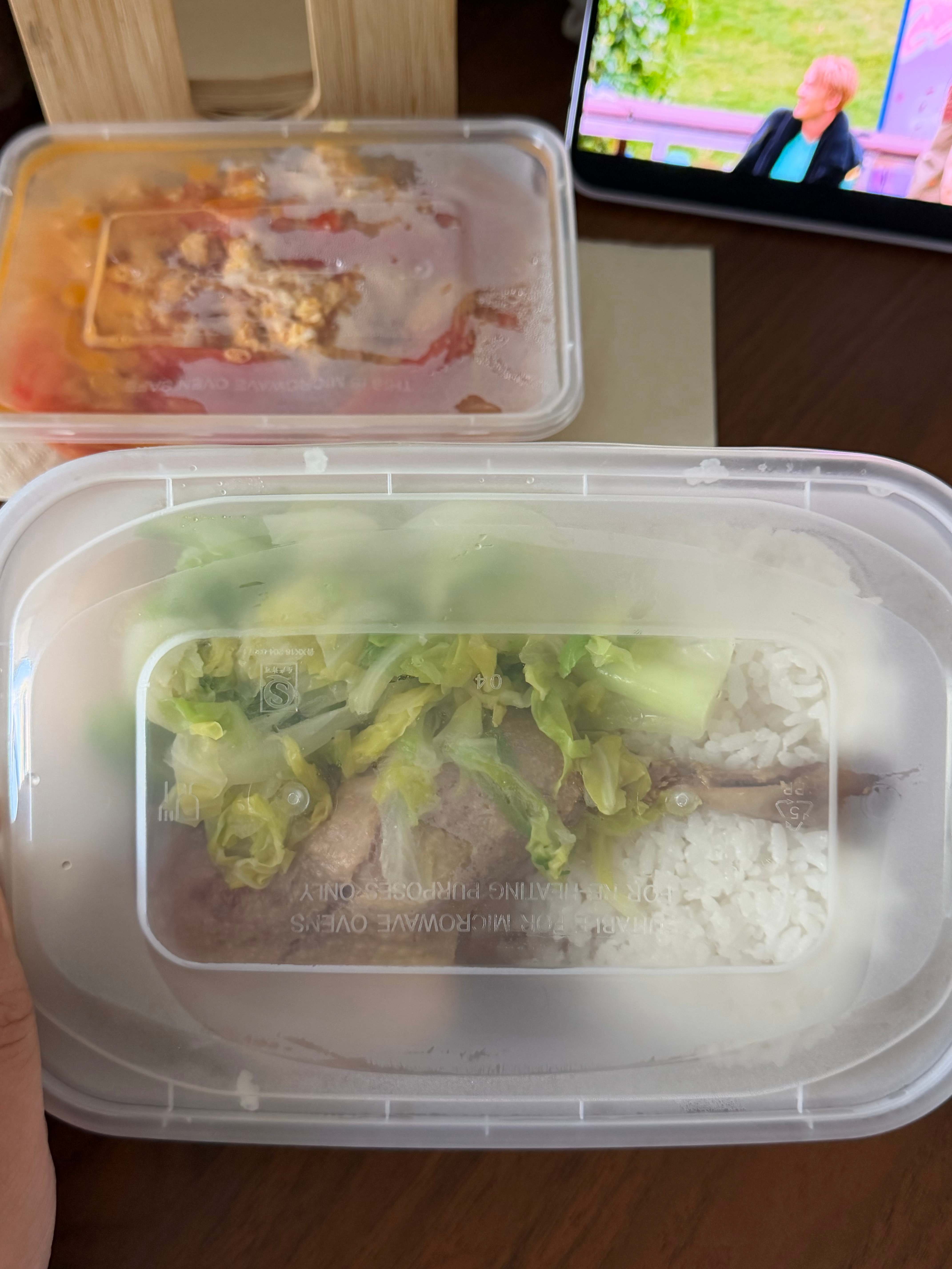 今天的午饭，依旧鸭腿饭，加了个西红柿炒蛋（太馋了）我都怀疑这家沙县的老板已经认识