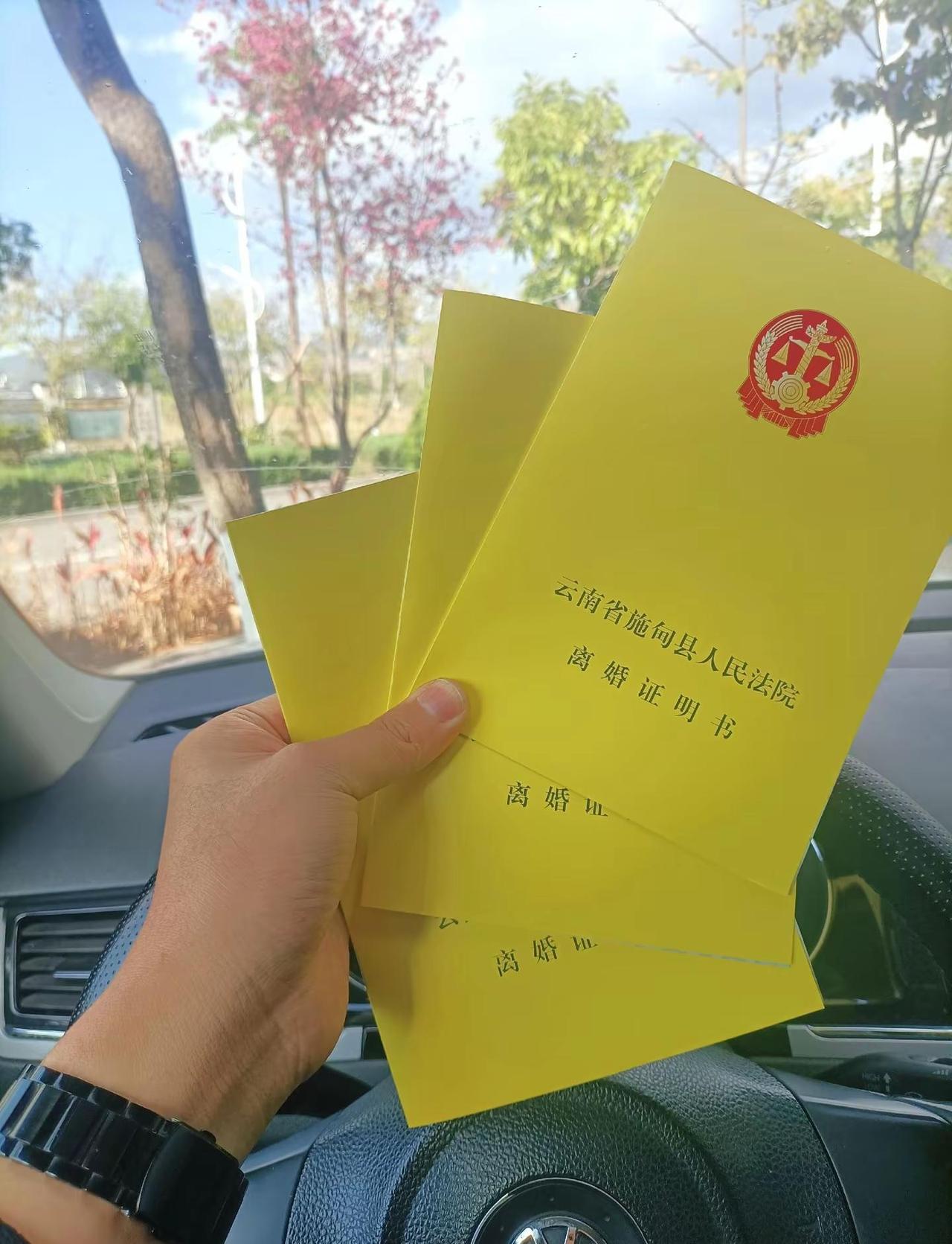 在过去的一周里处理的这三起离婚案件，让我对“责任”二字有了更沉重的理解。    