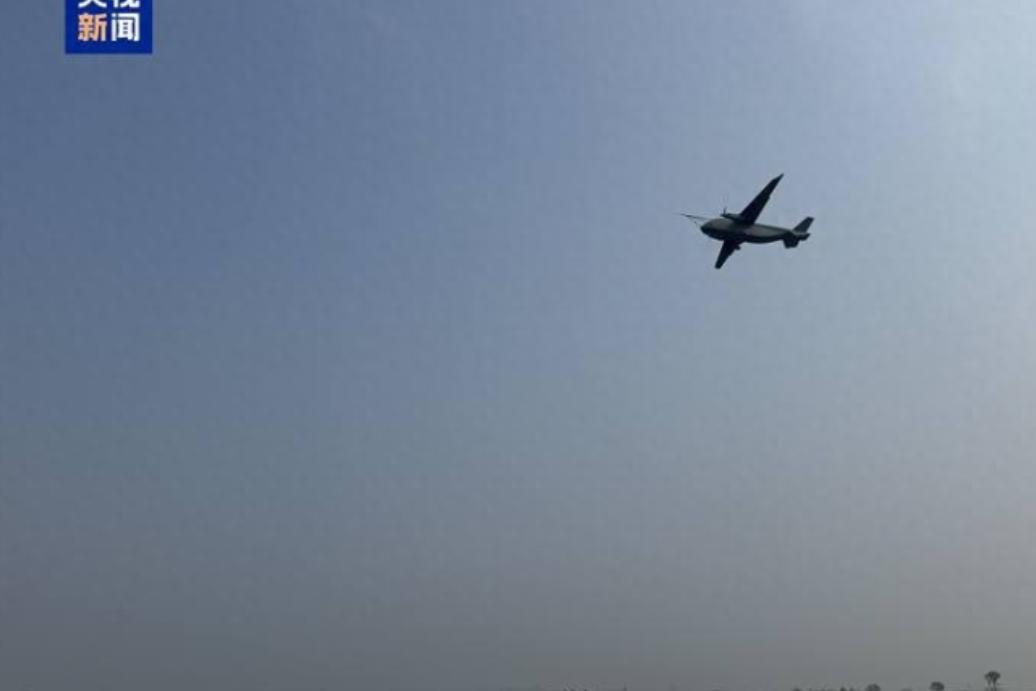 美国还在全球抱团搞对抗，咱们却闷声干了件大事

7 吨级 “空中巨兽” 直冲云霄