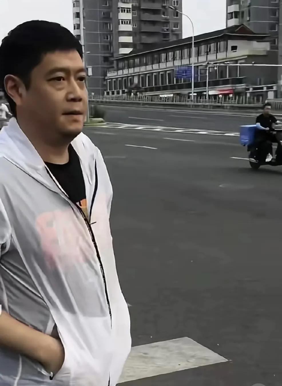记得以前刷到过邱贻可的采访，
也考古了一些他本人做运动员的时候的有趣的事，
以前