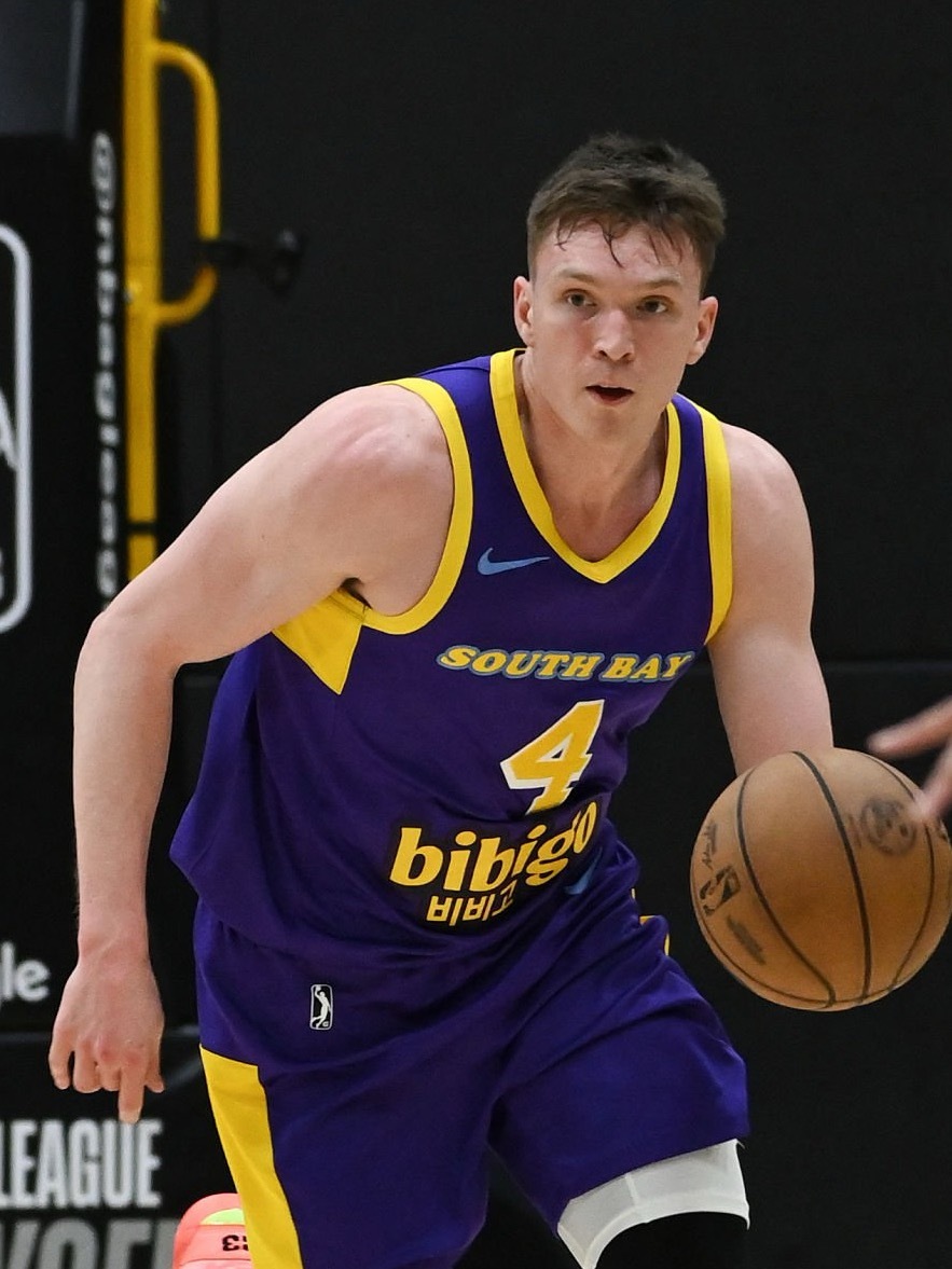 南湾湖人112-97战胜毒蛇，晋级西部决赛！西决将对阵国王克内克特24分13板，