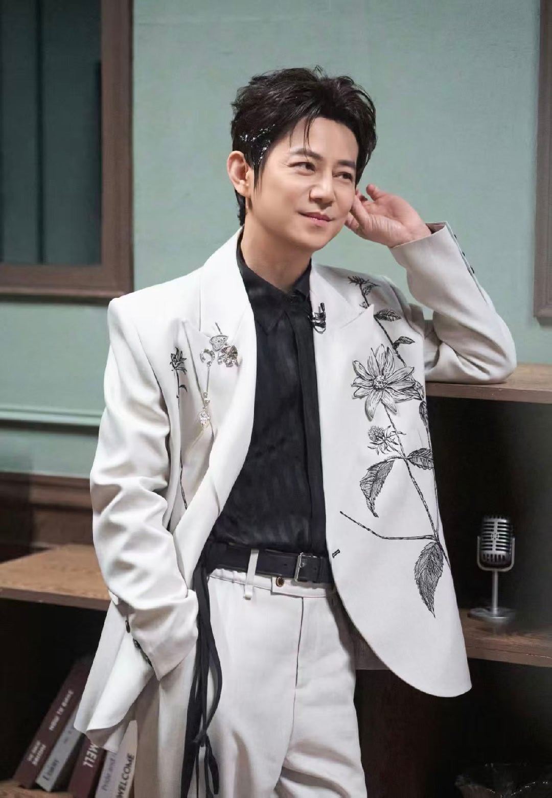 何老师说大侦探才十年何老师要录下一个十年   十年探案时光温柔落幕✨何老师一句才