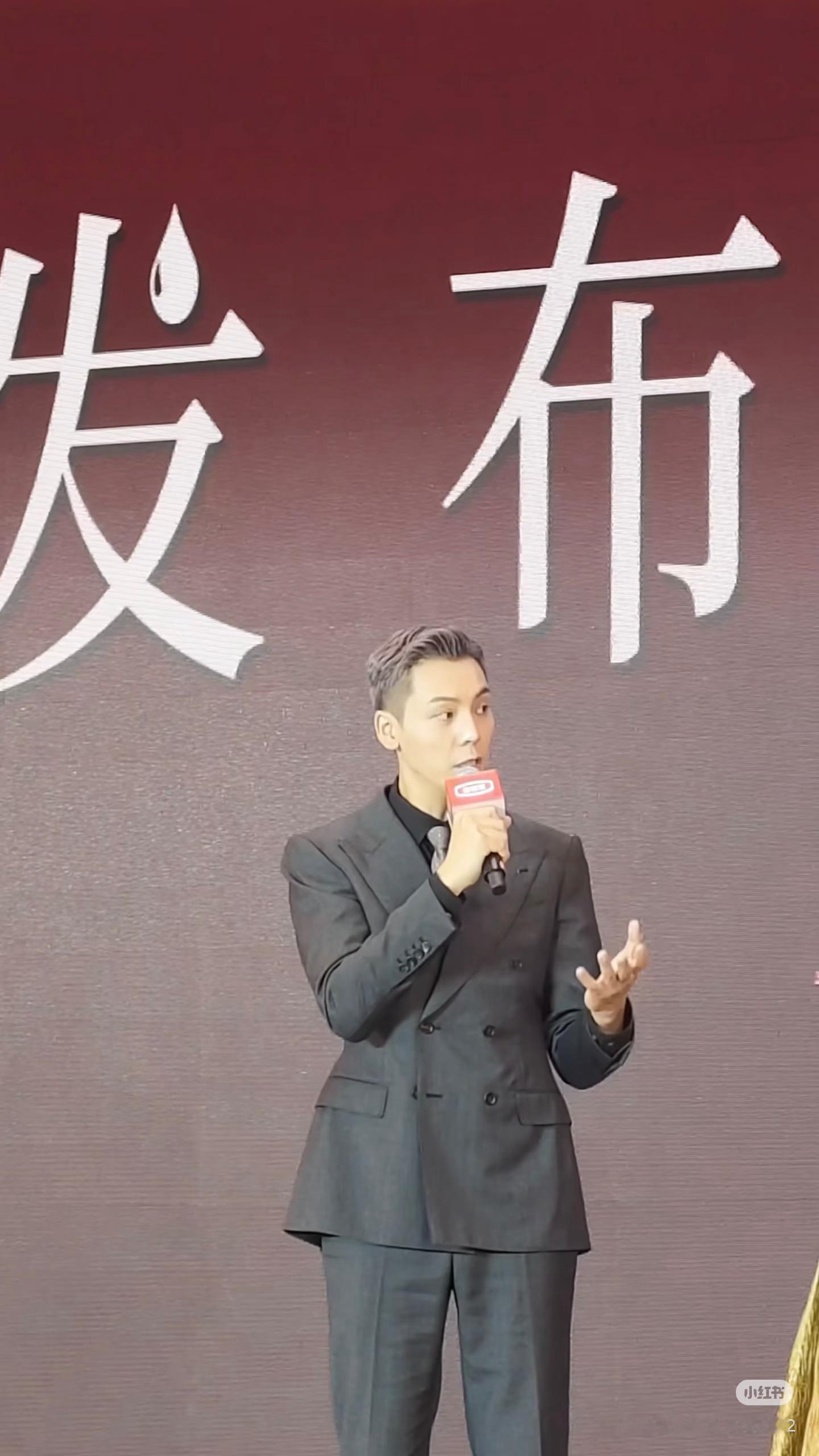 陈伟霆[超话]陈伟霆金领冠全球品牌代言人 伊利金领冠全球新品发布会场内的陈伟霆来