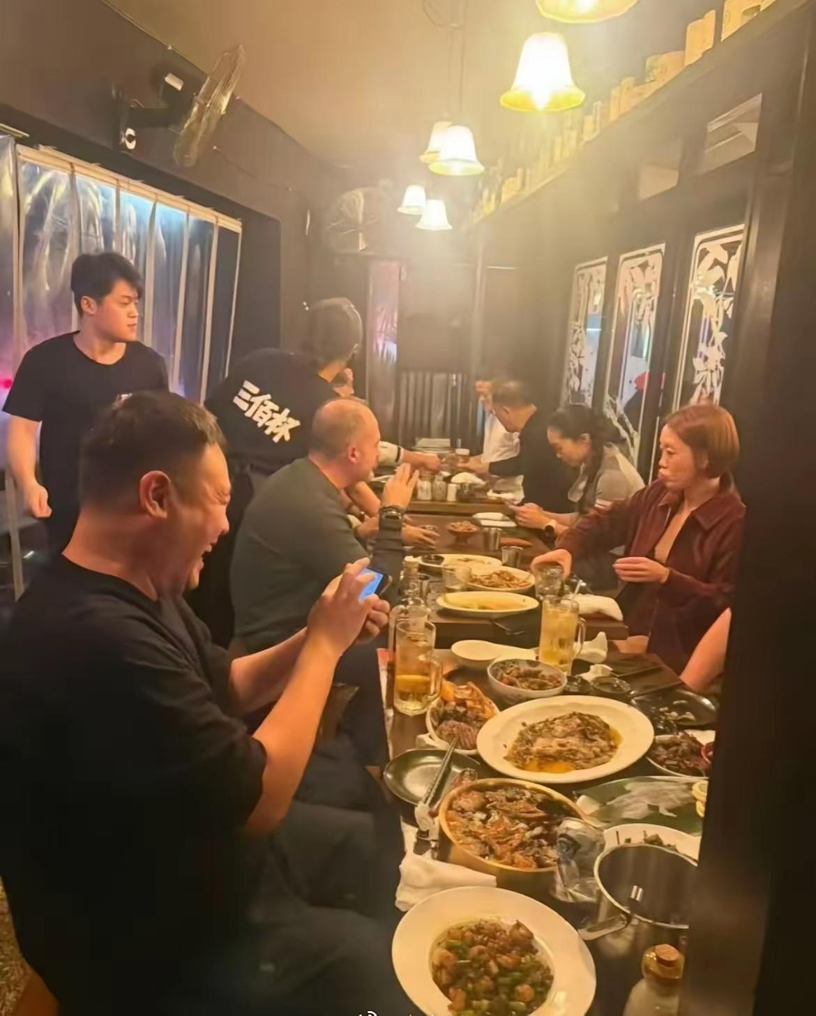 马总聚餐，这顿饭要不少钱吧