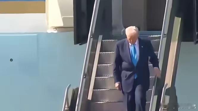 美总统抵韩引关注：短红毯、非名人接机引热议 10月29日，美国总统一行乘坐专机抵