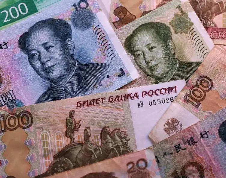 俄罗斯重拳出击美元霸权 ！人民币主权债券第一枪打响！据路透社援引多位金融市场知情