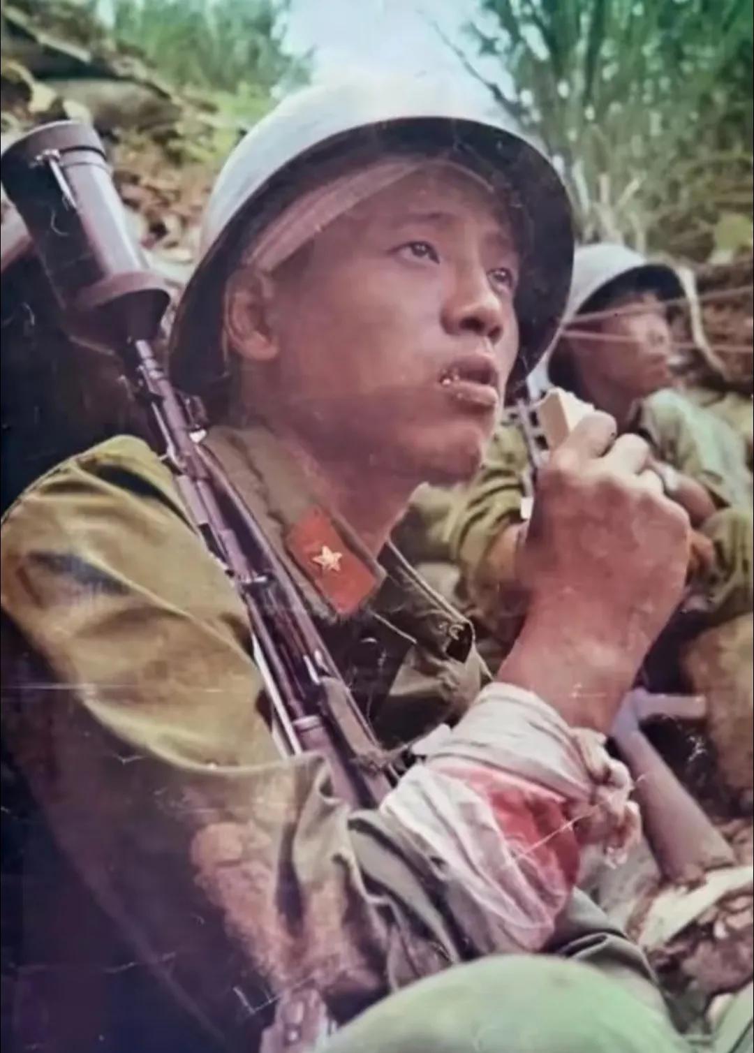 枪口是什么？
这是榴弹发射口，还是抛射装置？
