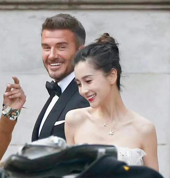 Angelababy这魅力还挺足的，把旁边的贝克汉姆都吸引得目不转睛的盯着！