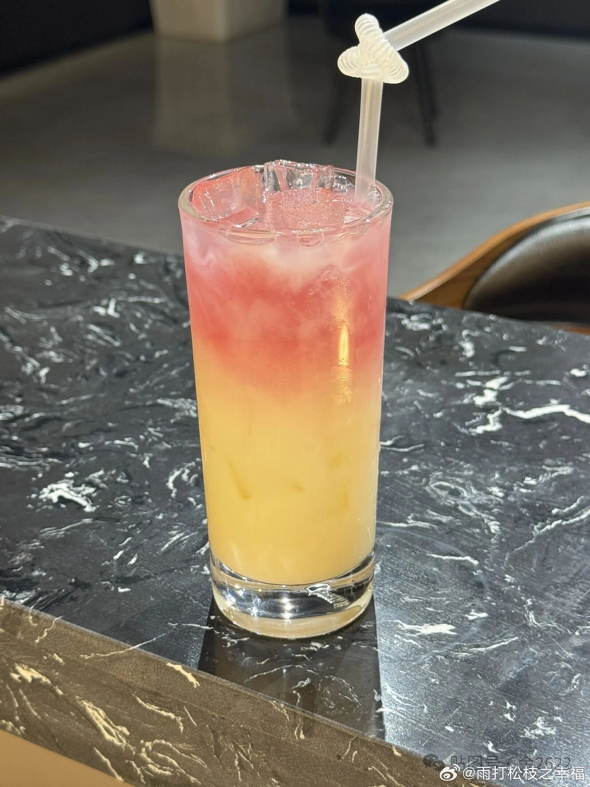 生活手记一壶清酒，消解世间大半风尘。不必追求酩酊大醉，浅浅小酌最是动人。举杯之间