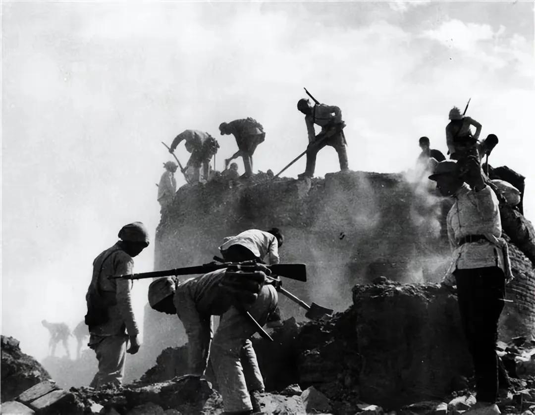1943年，怀孕的王光被鬼子剖腹挖心，王光的惨叫声持续好几个小时。几个小时后，就