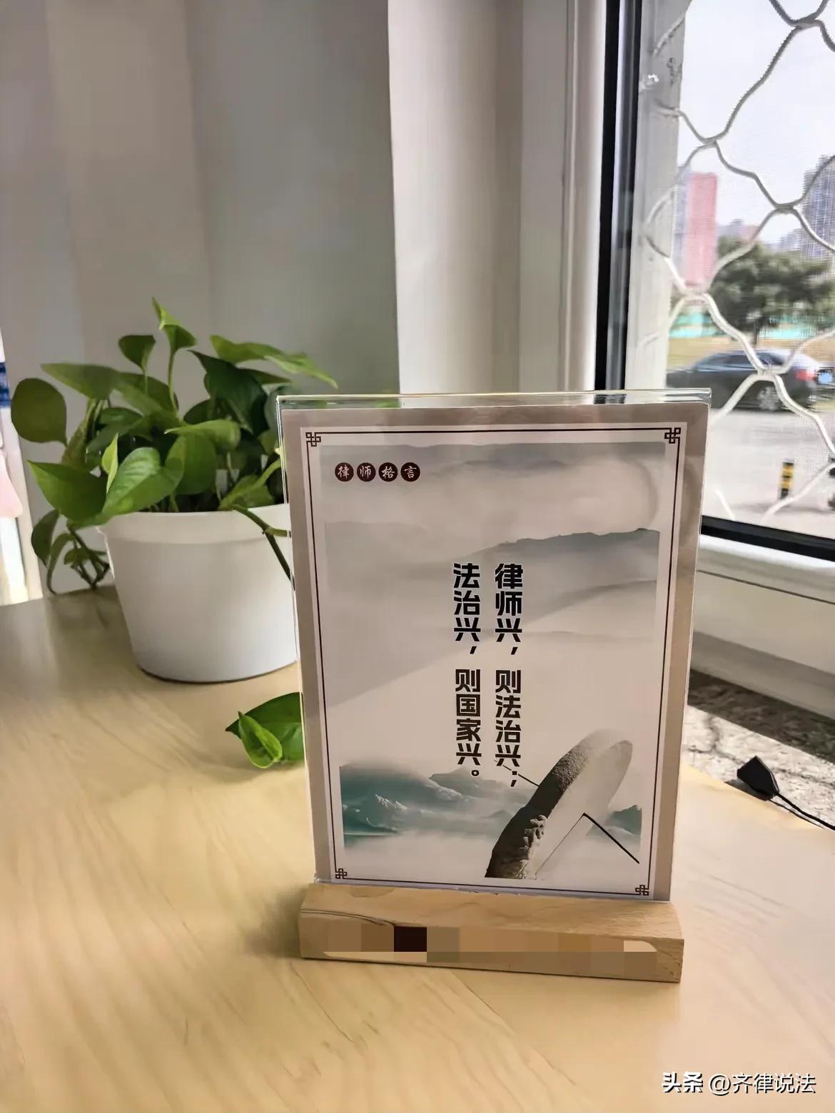 工伤发生后单位超期不申请怎么办?
用人单位超期不申请工伤认定的，工伤职工可以在一