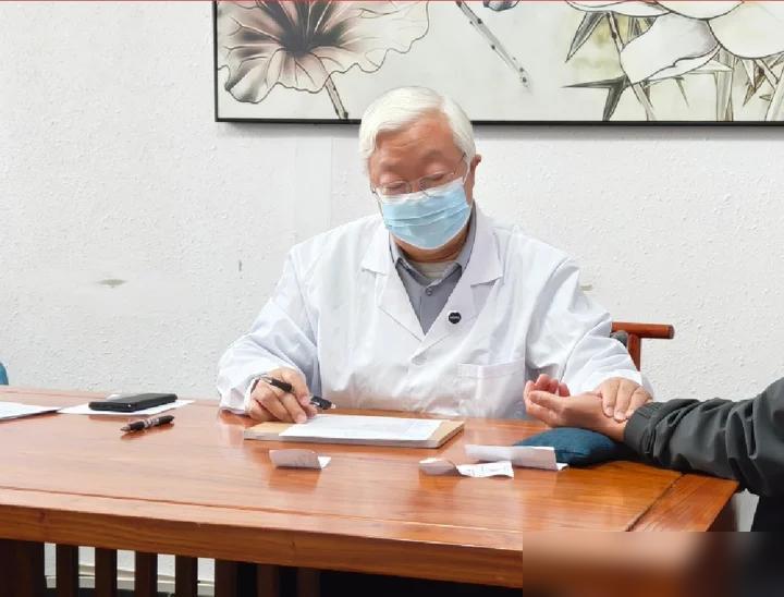 听我一句劝，得了糖尿病，自己要下狠心，不然神仙开药也没用！

我家远房表哥前两年
