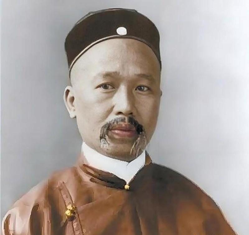 六十二岁的康有为在西湖看中十九岁的船家女，当场托人说媒，张母当面回了一句话：你已