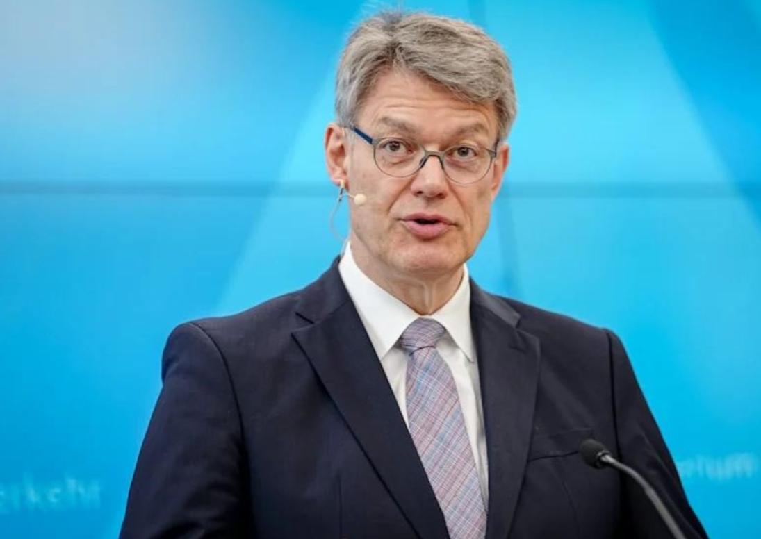 德国交通部长：铁路现状已构成 “对民主的威胁”！

欧美的民主就是遮羞布，不是执