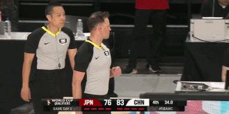 这个裁判给郭士强一个技术犯规，我服了，这太黑了中国男篮vs日本男篮